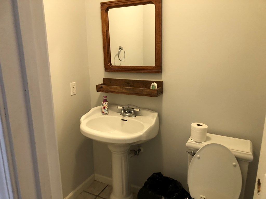 1192 Blackman Road Dothan, AL 36301 - Photo 8 of 12 Half Bath off Back Den