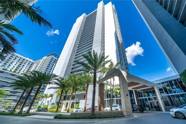 $3,700 | 16385 Biscayne Boulevard, Unit 417, North Miami Beach, FL 33160