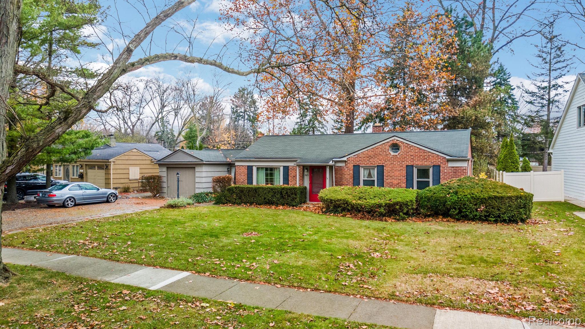 1921 Derby Road Birmingham, MI 48009 - Photo 4 of 22 Gallery Image 4