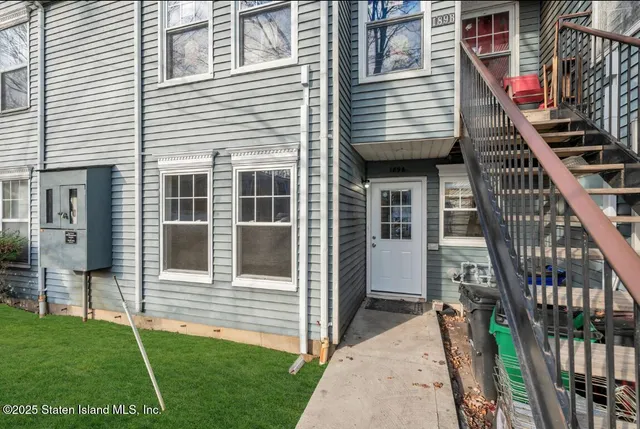 $325,000 | 189 Pond Way, Unit A | Arlington