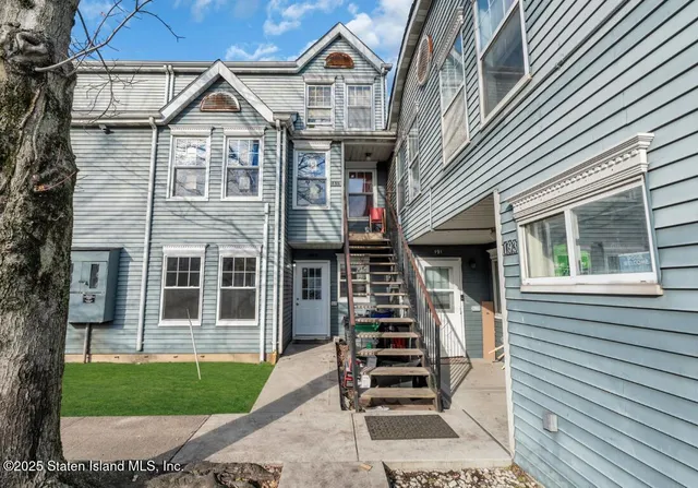 $325,000 | 189 Pond Way, Unit A | Arlington