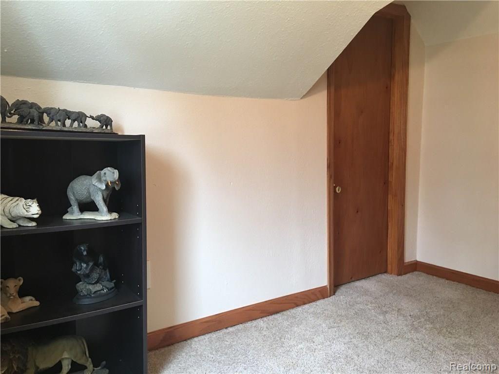 2321 Kint Road Jackson, MI 49202 - Photo 30 of 60 LANDING BETWEEN UPPER BEDROOMS