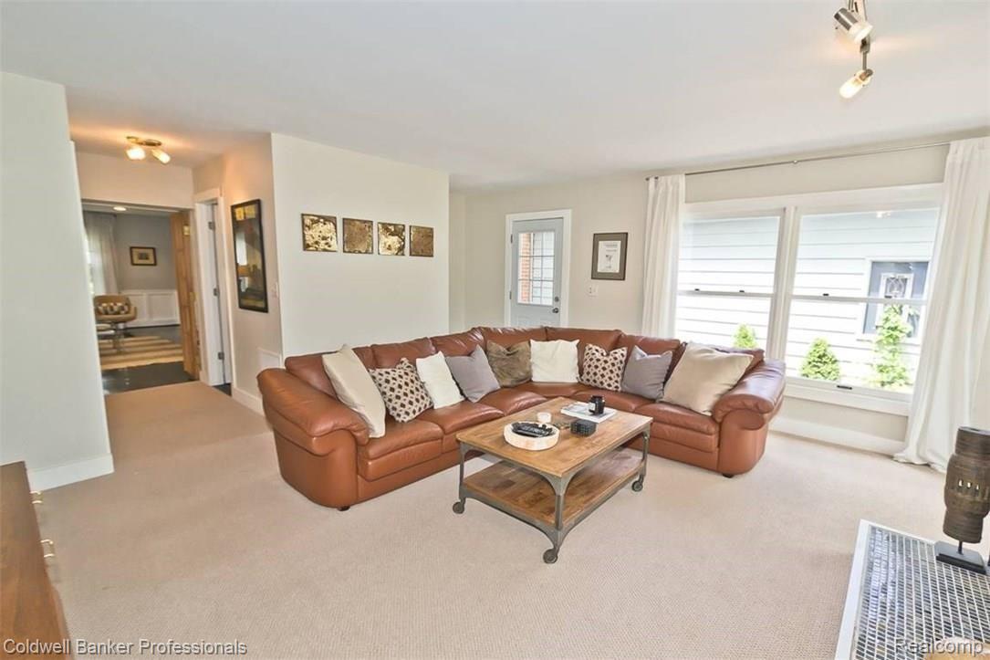 3600 Kenmore Road Berkley, MI 48072 - Photo 11 of 36 Large family room.