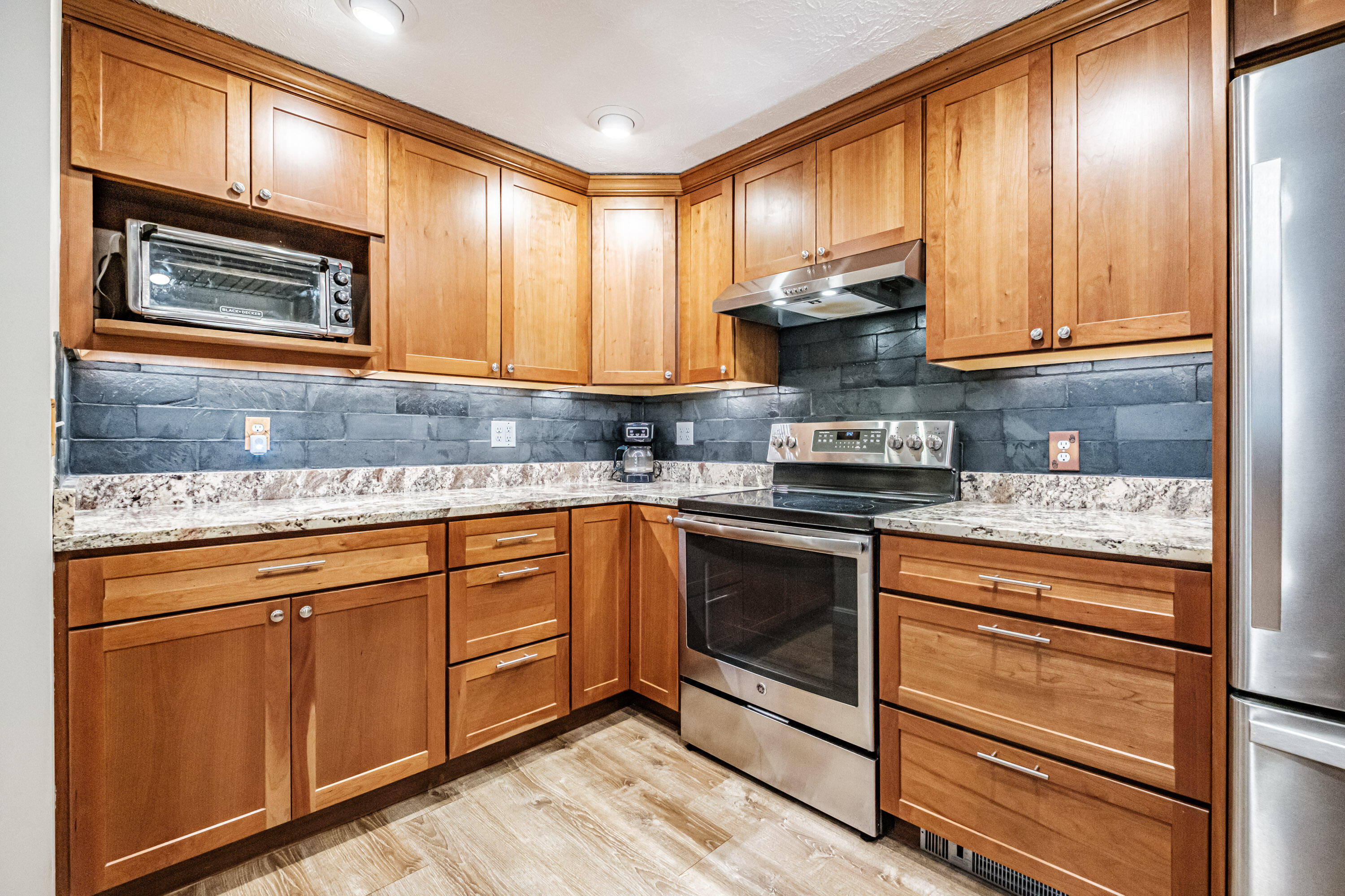 136 Ross Road Old Orchard Beach, ME 04064 - Photo 12 of 45 20250915gp-61034