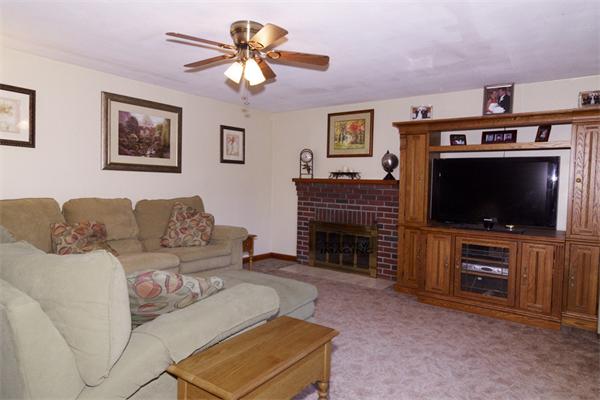 36 Hilldale Road Ashland, MA 01721 - Photo 3 of 24 Gallery Image 3