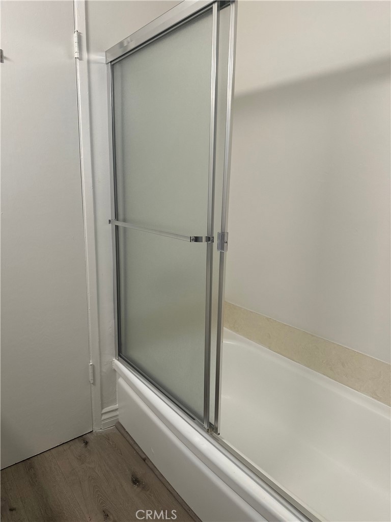 4533 Colbath Avenue, Unit 20 Sherman Oaks, CA 91423 - Photo 11 of 22 a bathroom with a bathtub