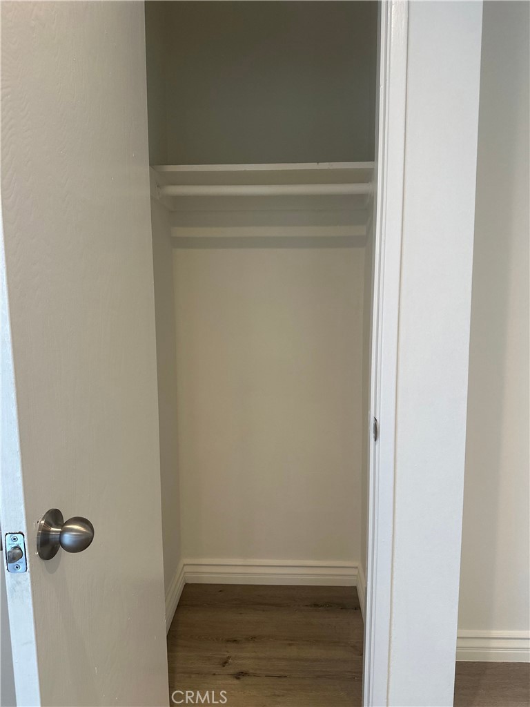 4533 Colbath Avenue, Unit 20 Sherman Oaks, CA 91423 - Photo 9 of 22 a view of bathroom