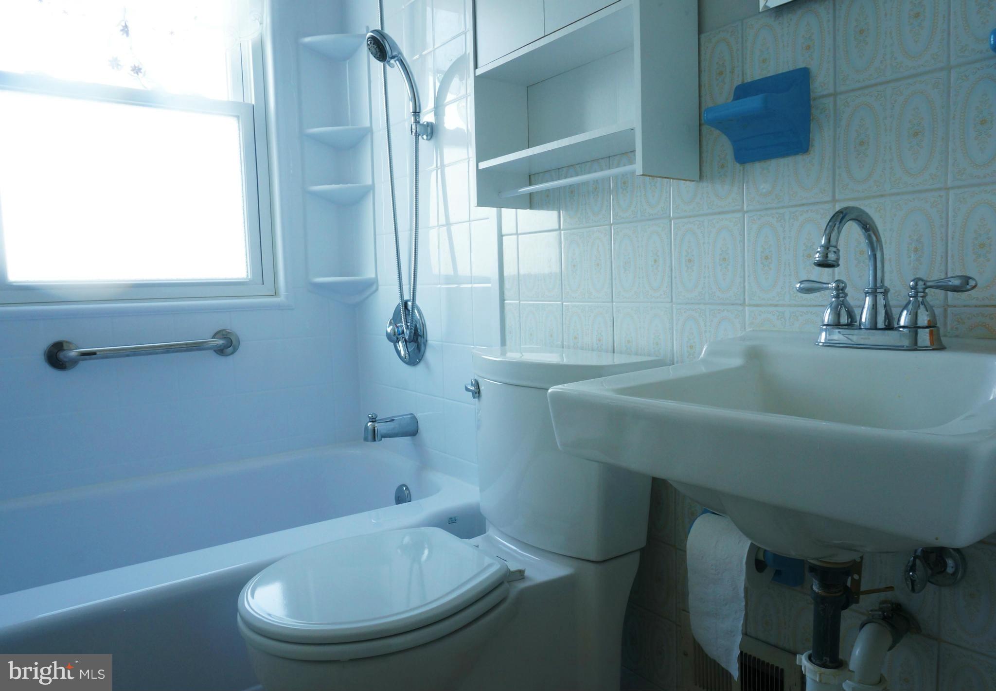2802 Southbrook Road Baltimore, MD 21222 - Photo 15 of 24 Bath