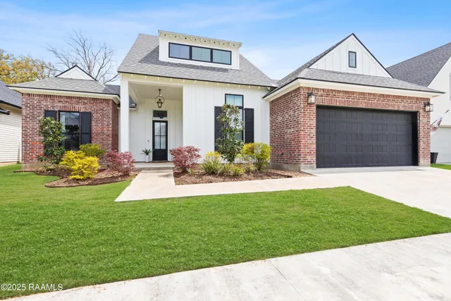 $479,900 | 303 Canary Palm Way, Youngsville, LA 70592