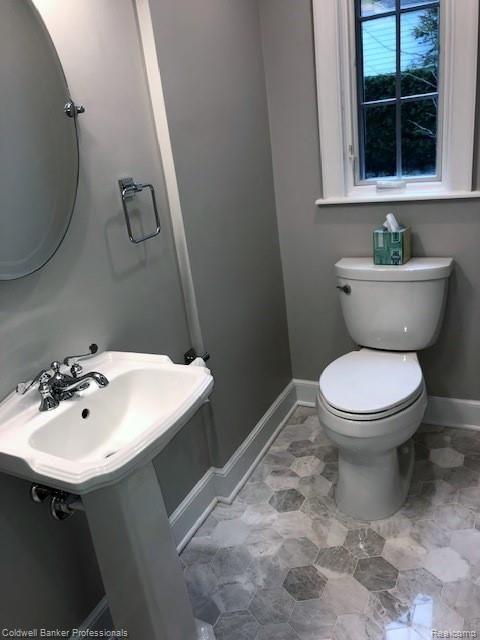 70 Colonial Road Grosse Pointe, MI 48236 - Photo 14 of 38 Colonial Bath 2.jpg