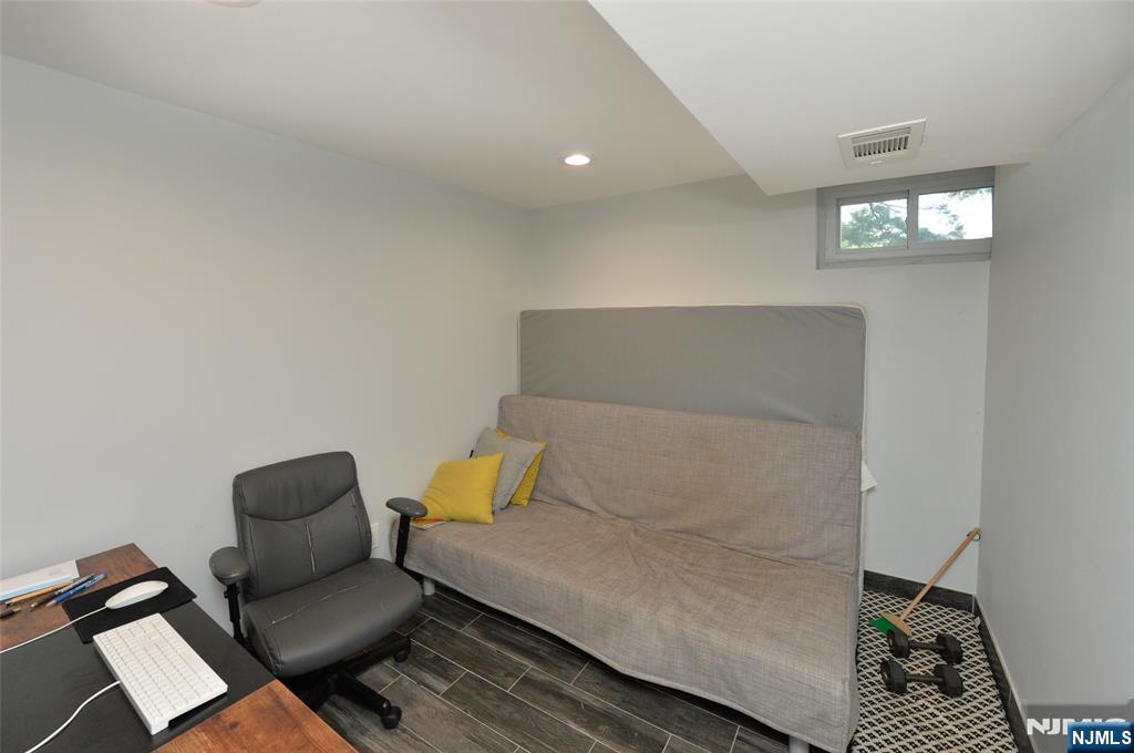 154 Middlesex Avenue Paramus, NJ 07652 - Photo 28 of 32