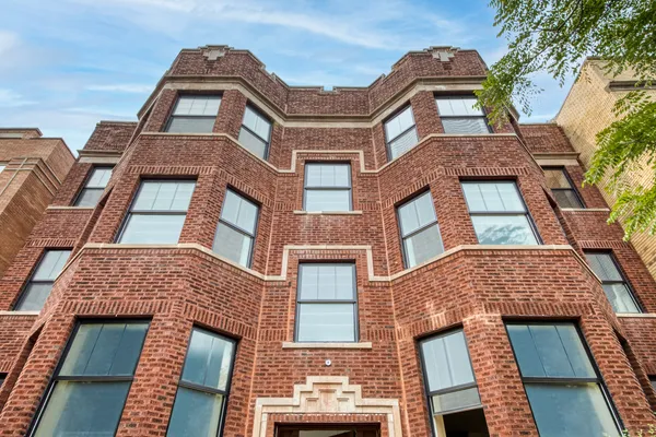 $3,695 | 4624 North Ashland Avenue, Unit 1S, Chicago, IL 60640