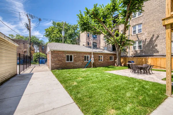 $3,695 | 4624 North Ashland Avenue, Unit 1S, Chicago, IL 60640