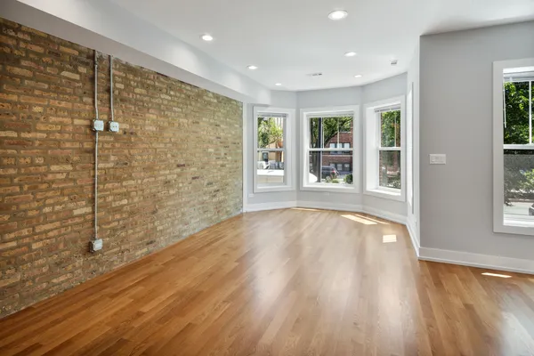 $3,695 | 4624 North Ashland Avenue, Unit 1S, Chicago, IL 60640