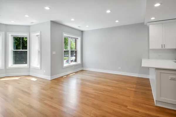 $3,695 | 4624 North Ashland Avenue, Unit 1S, Chicago, IL 60640