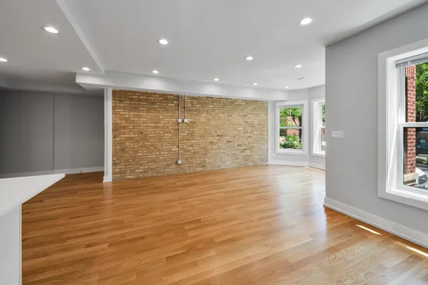 $3,695 | 4624 North Ashland Avenue, Unit 1S, Chicago, IL 60640