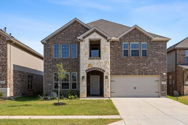 $435,000 | 9812 Fall Brk Drive, Aubrey, TX 76227