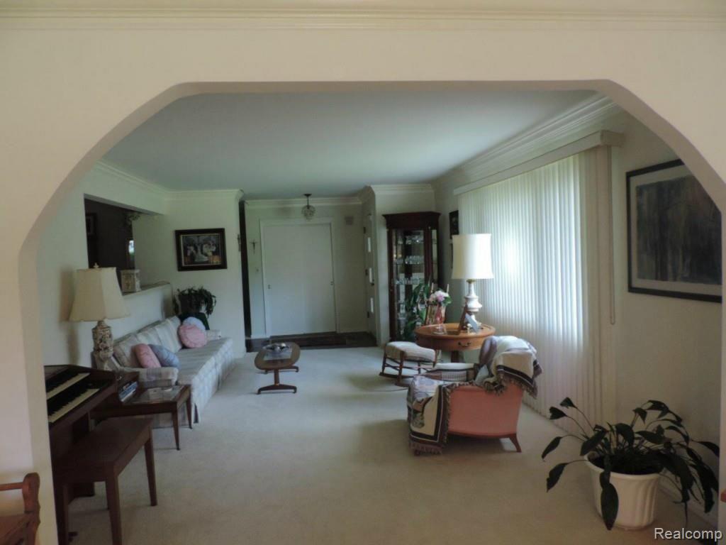 6825 Lahser Road Bloomfield Hills, MI 48301 - Photo 13 of 24 015.jpg