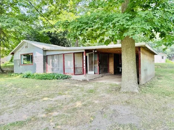 $460,000 | 1846 West Tupper Heights Drive, Lake Odessa, MI 48849