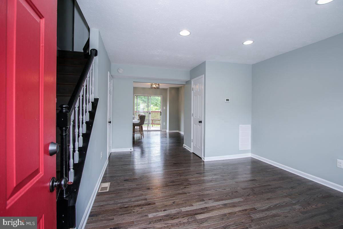 9068 Pickwick Village Terrace Silver Spring, MD 20901 - Photo 3 of 29