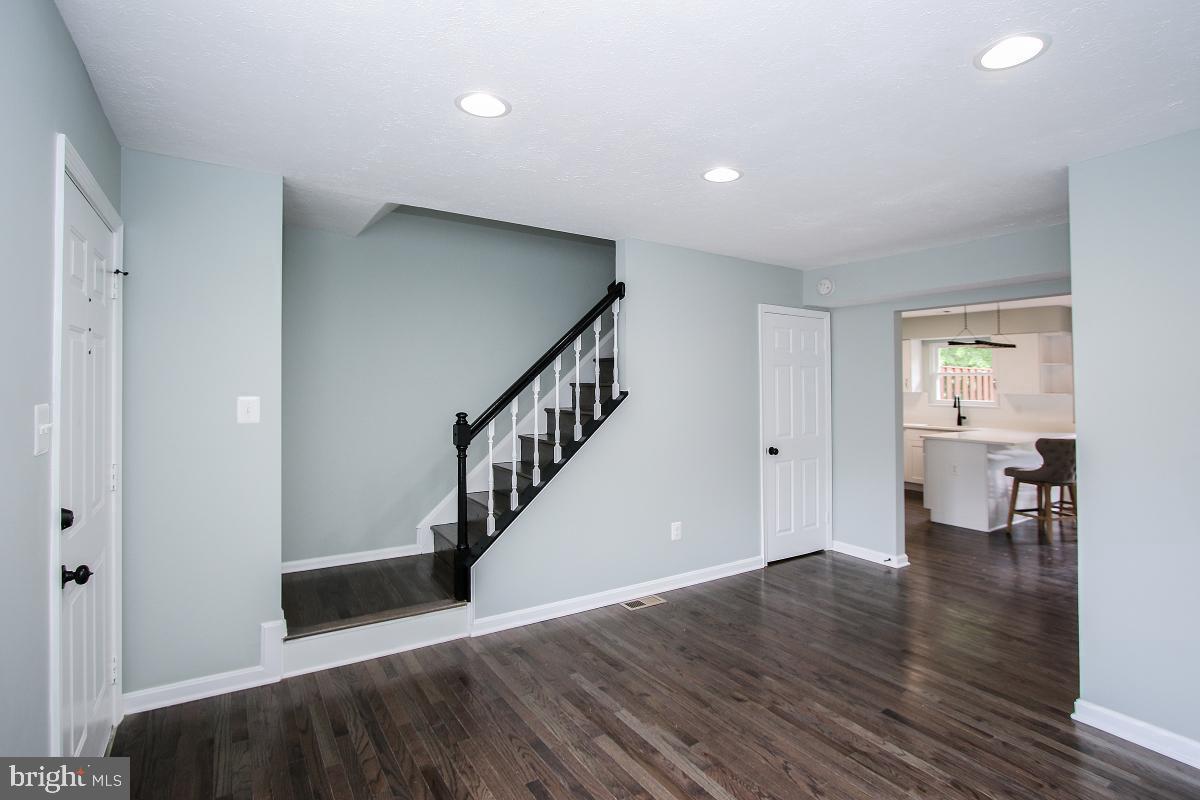 9068 Pickwick Village Terrace Silver Spring, MD 20901 - Photo 4 of 29