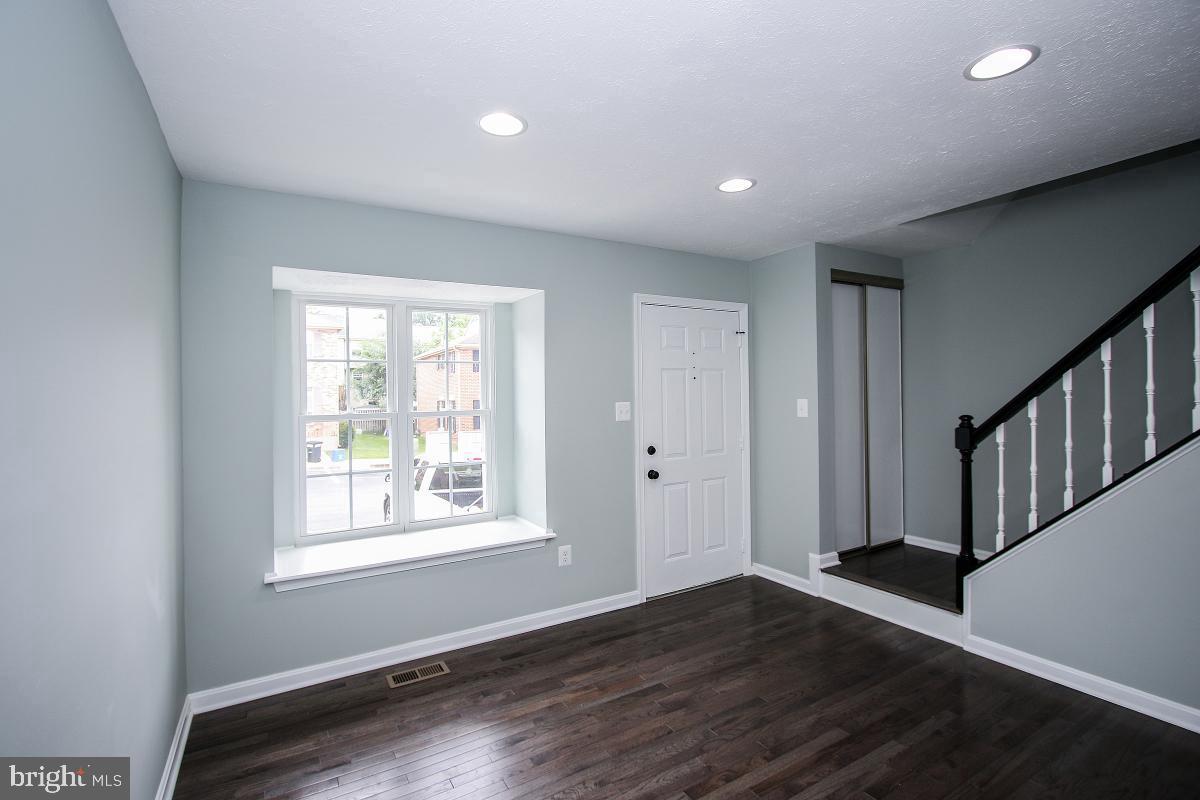 9068 Pickwick Village Terrace Silver Spring, MD 20901 - Photo 5 of 29