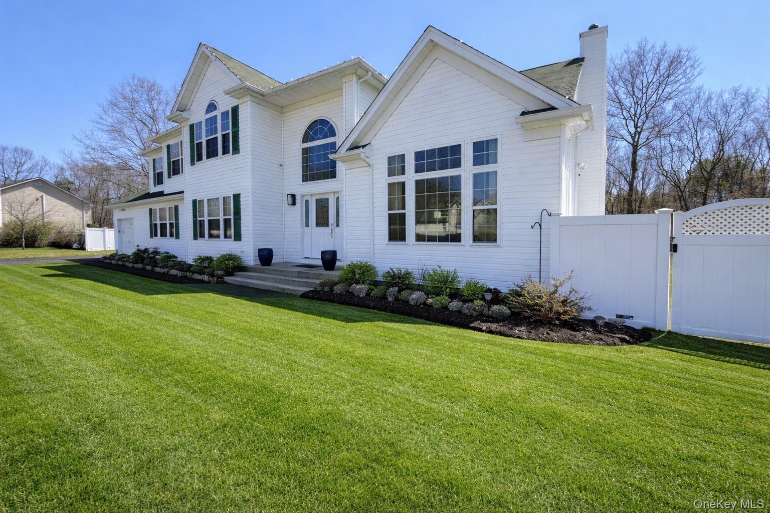 180 Country Road Medford, NY 11763 - Photo 1 of 35