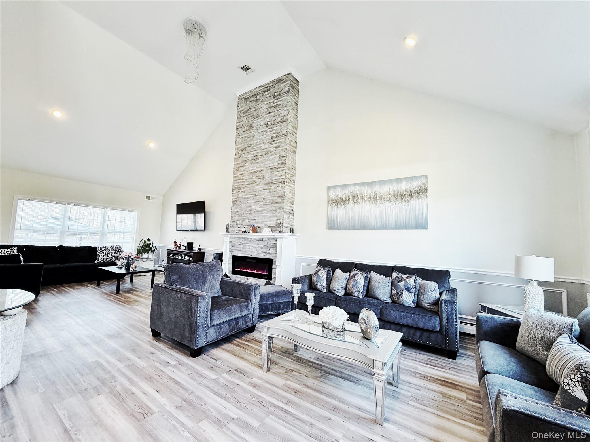 180 Country Road Medford, NY 11763 - Photo 4 of 35