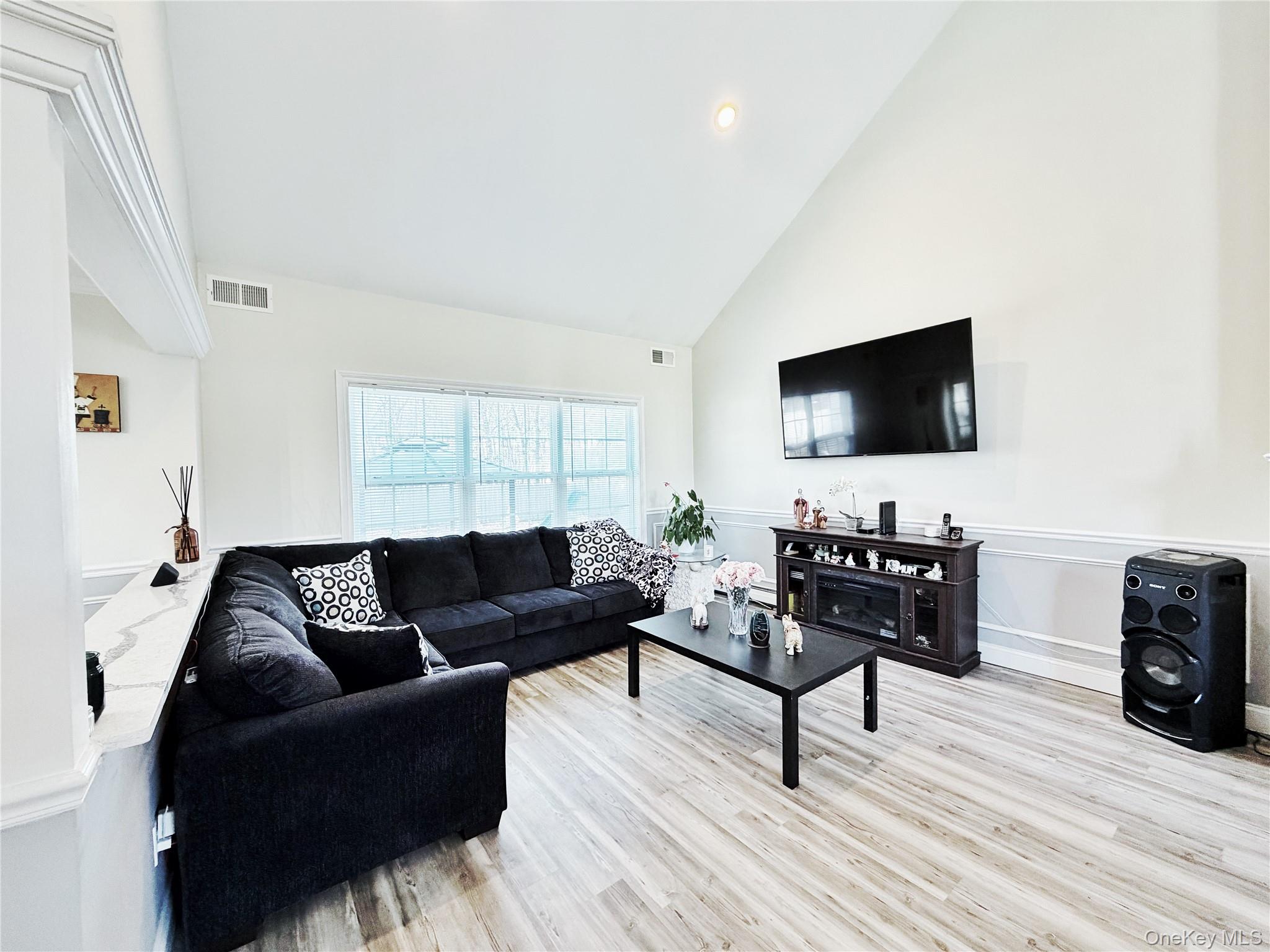 180 Country Road Medford, NY 11763 - Photo 5 of 35