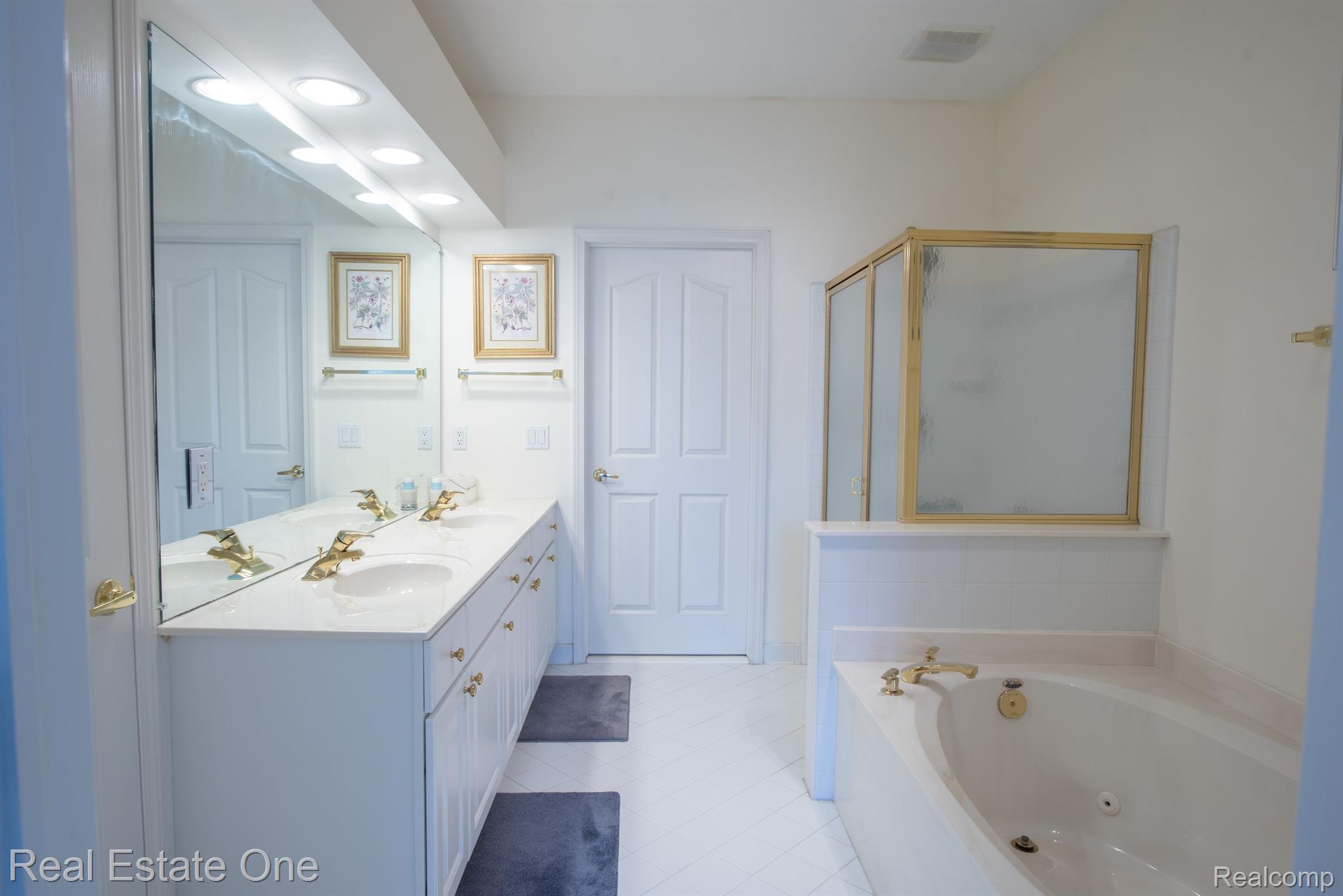 1941 Dunham Drive Rochester, MI 48306 - Photo 21 of 21 1st Floor Full Bath