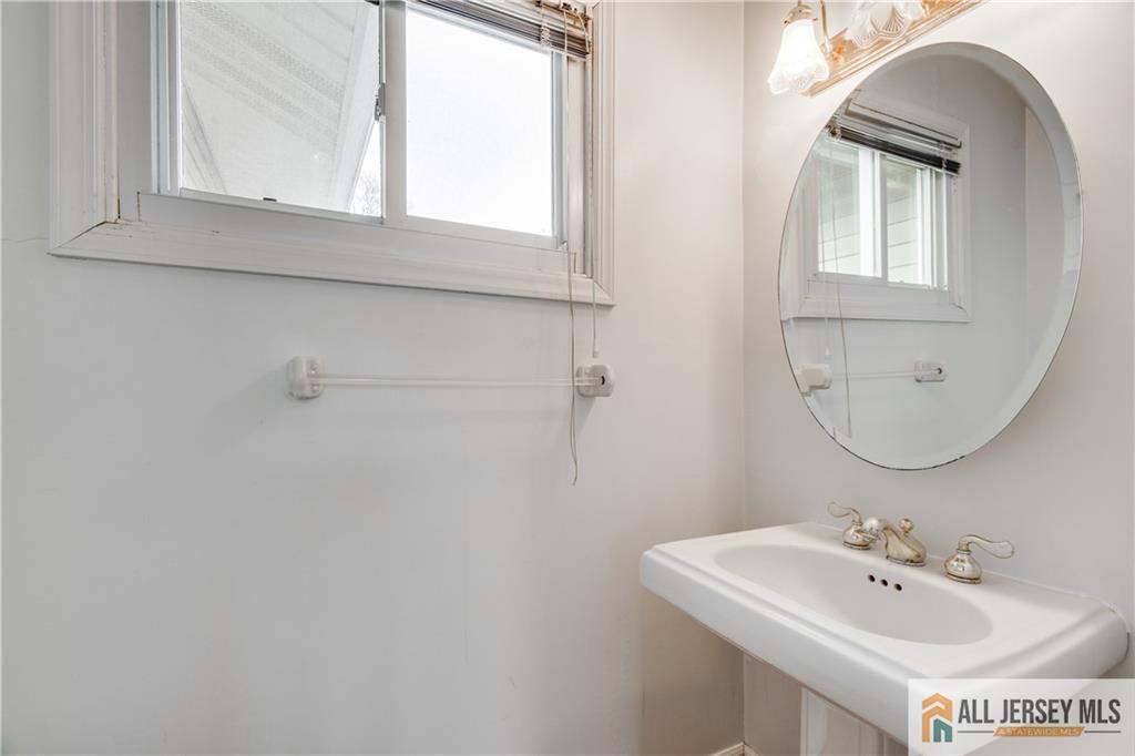 192 Kendall Road Kendall Park, NJ 08824 - Photo 13 of 23 Gallery Image 13