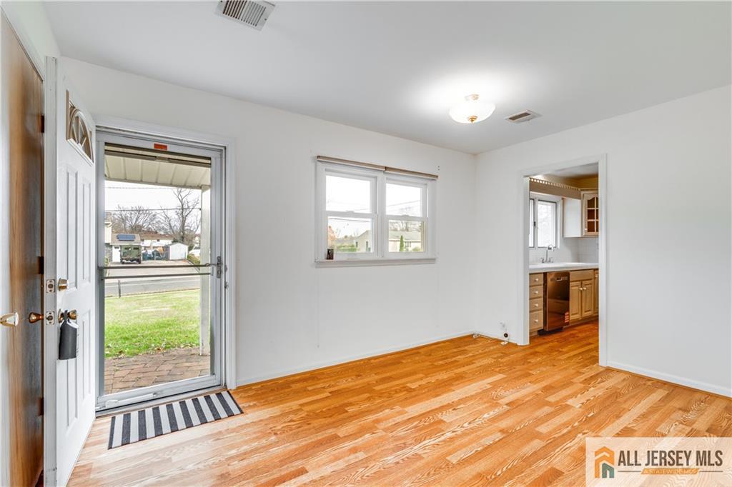192 Kendall Road Kendall Park, NJ 08824 - Photo 2 of 23 Gallery Image 2