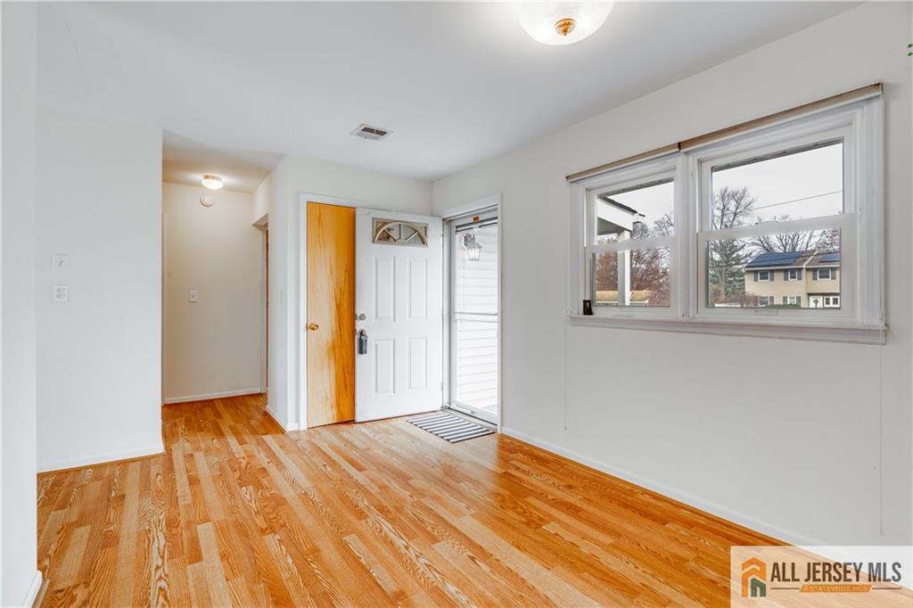 192 Kendall Road Kendall Park, NJ 08824 - Photo 3 of 23 Gallery Image 3