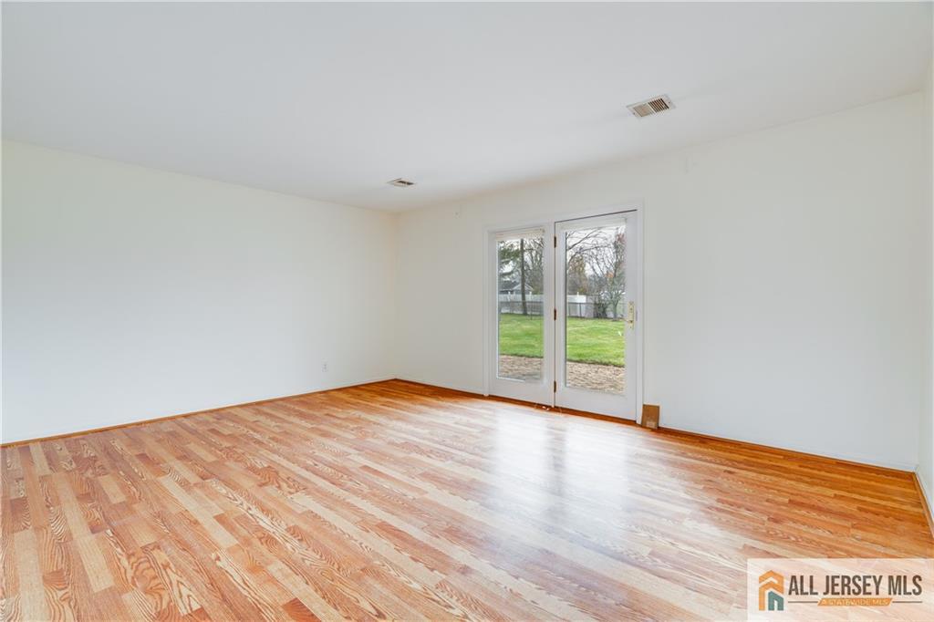 192 Kendall Road Kendall Park, NJ 08824 - Photo 4 of 23 Gallery Image 4