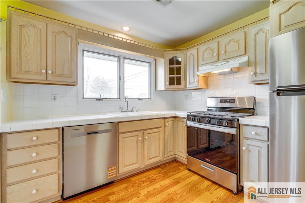 192 Kendall Road Kendall Park, NJ 08824 - Photo 6 of 23 Gallery Image 6