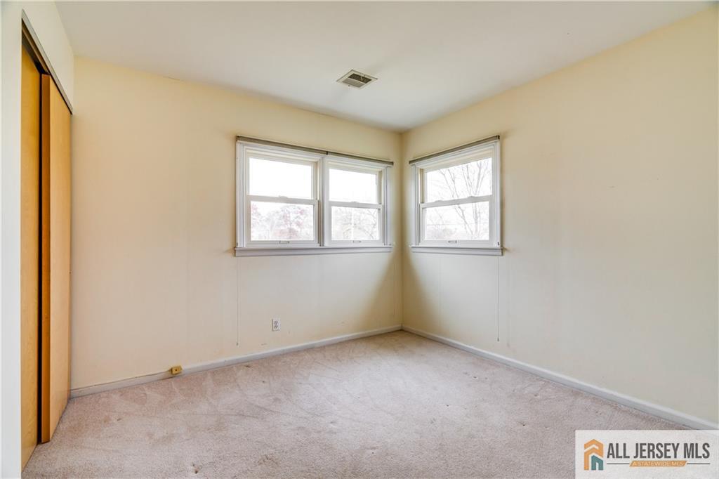 192 Kendall Road Kendall Park, NJ 08824 - Photo 8 of 23 Gallery Image 8
