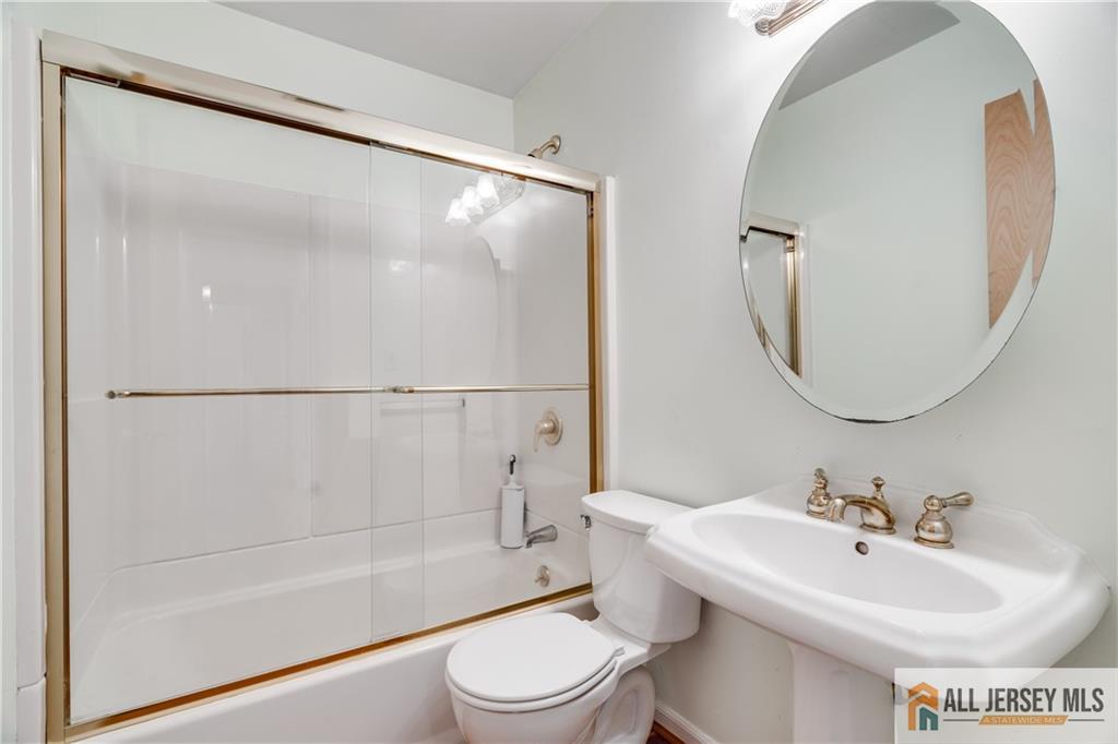 192 Kendall Road Kendall Park, NJ 08824 - Photo 10 of 23 Gallery Image 10