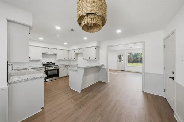 $2,350 | 5002 Cedar Creek Drive, Dickinson, TX 77539