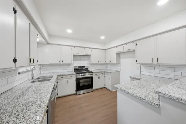 $2,350 | 5002 Cedar Creek Drive, Dickinson, TX 77539