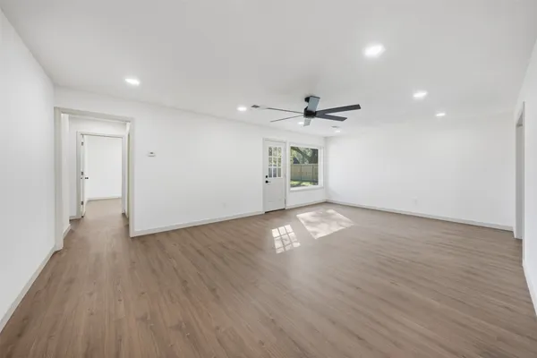 $2,350 | 5002 Cedar Creek Drive, Dickinson, TX 77539