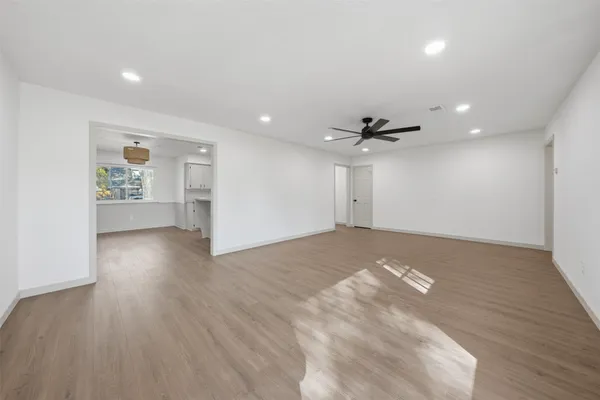 $2,350 | 5002 Cedar Creek Drive, Dickinson, TX 77539