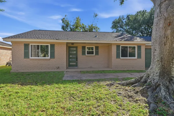 $2,350 | 5002 Cedar Creek Drive, Dickinson, TX 77539