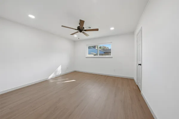 $2,350 | 5002 Cedar Creek Drive, Dickinson, TX 77539