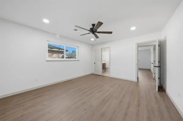 $2,350 | 5002 Cedar Creek Drive, Dickinson, TX 77539