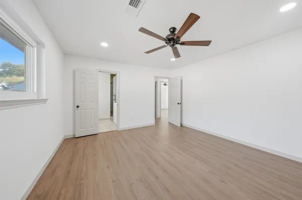 $2,350 | 5002 Cedar Creek Drive, Dickinson, TX 77539