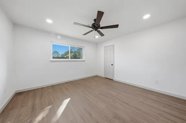 $2,350 | 5002 Cedar Creek Drive, Dickinson, TX 77539