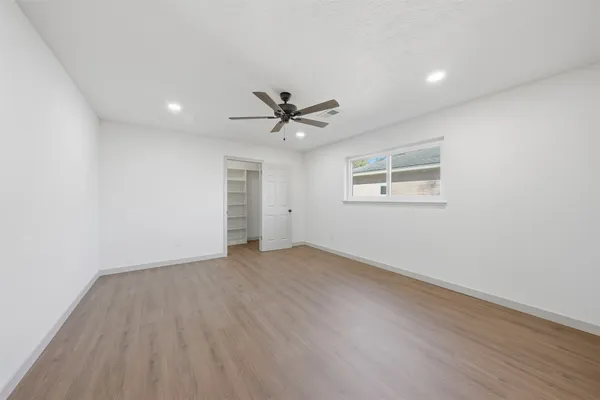 $2,350 | 5002 Cedar Creek Drive, Dickinson, TX 77539