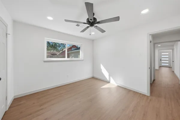 $2,350 | 5002 Cedar Creek Drive, Dickinson, TX 77539