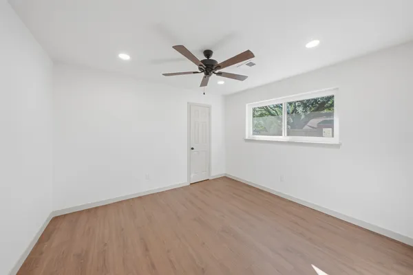 $2,350 | 5002 Cedar Creek Drive, Dickinson, TX 77539