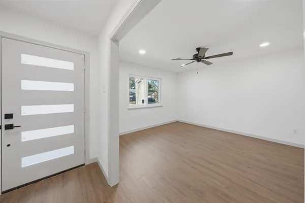 $2,350 | 5002 Cedar Creek Drive, Dickinson, TX 77539